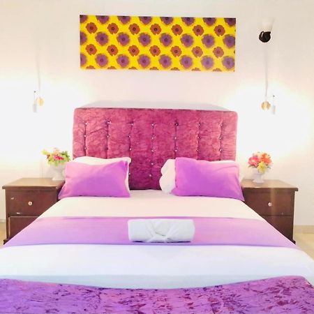 Zunox Guest House Фритаун Экстерьер фото
