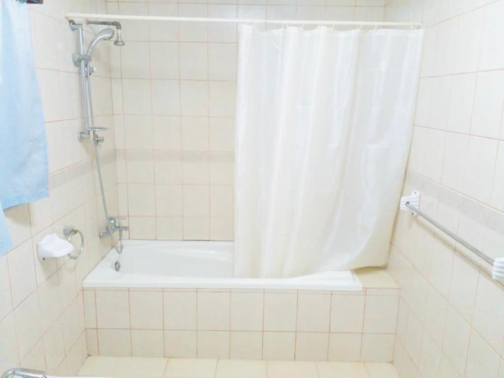 Zunox Guest House Фритаун Экстерьер фото