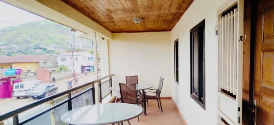 Zunox Guest House Фритаун Экстерьер фото