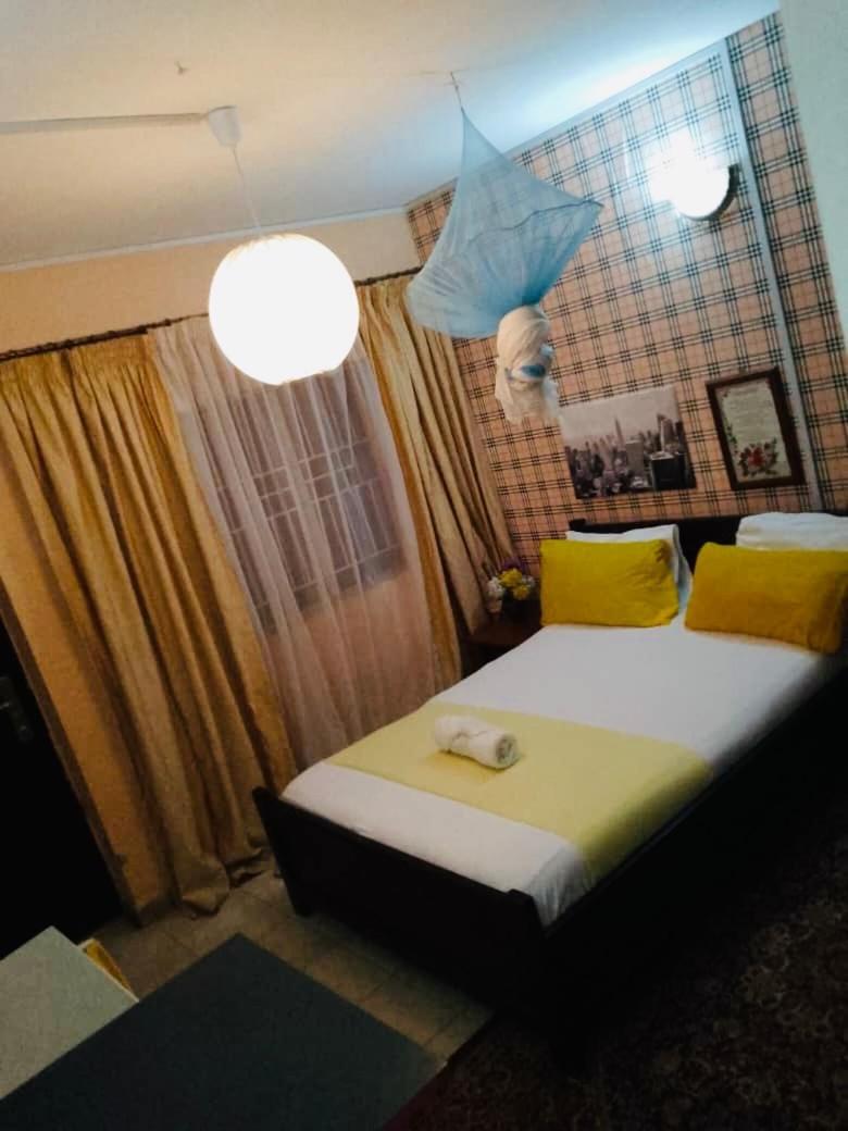 Zunox Guest House Фритаун Экстерьер фото