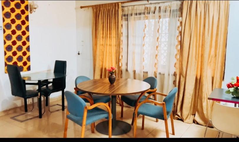 Zunox Guest House Фритаун Экстерьер фото