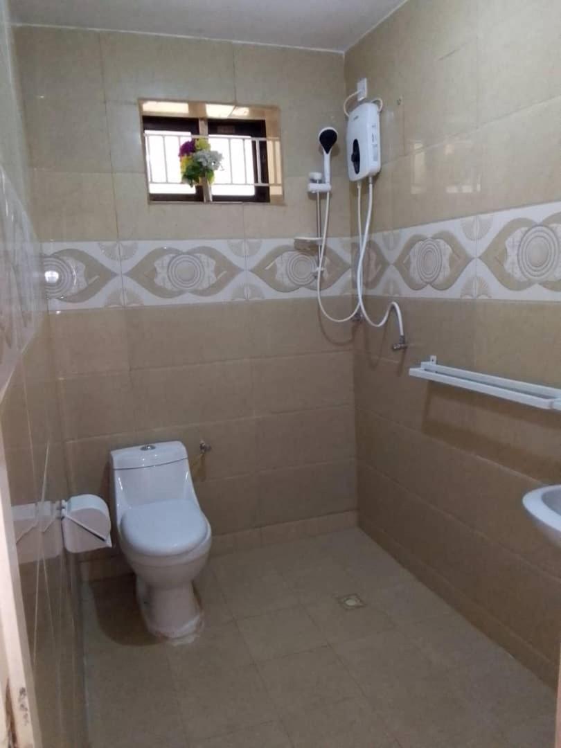 Zunox Guest House Фритаун Экстерьер фото
