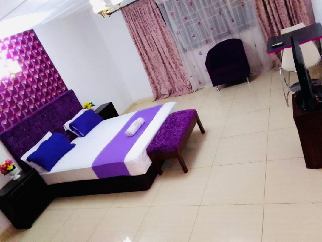 Zunox Guest House Фритаун Экстерьер фото