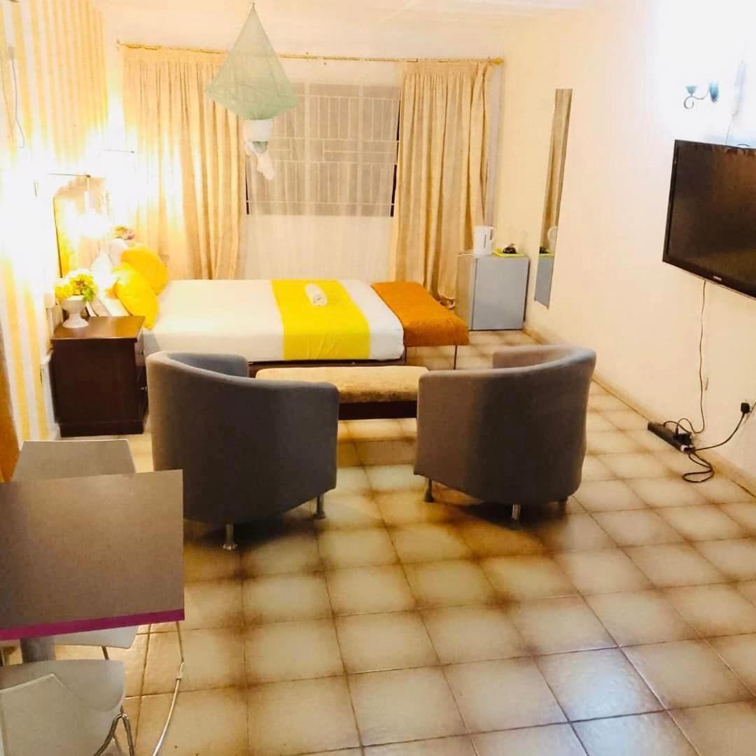 Zunox Guest House Фритаун Экстерьер фото