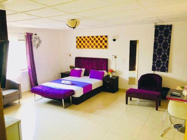Zunox Guest House Фритаун Экстерьер фото