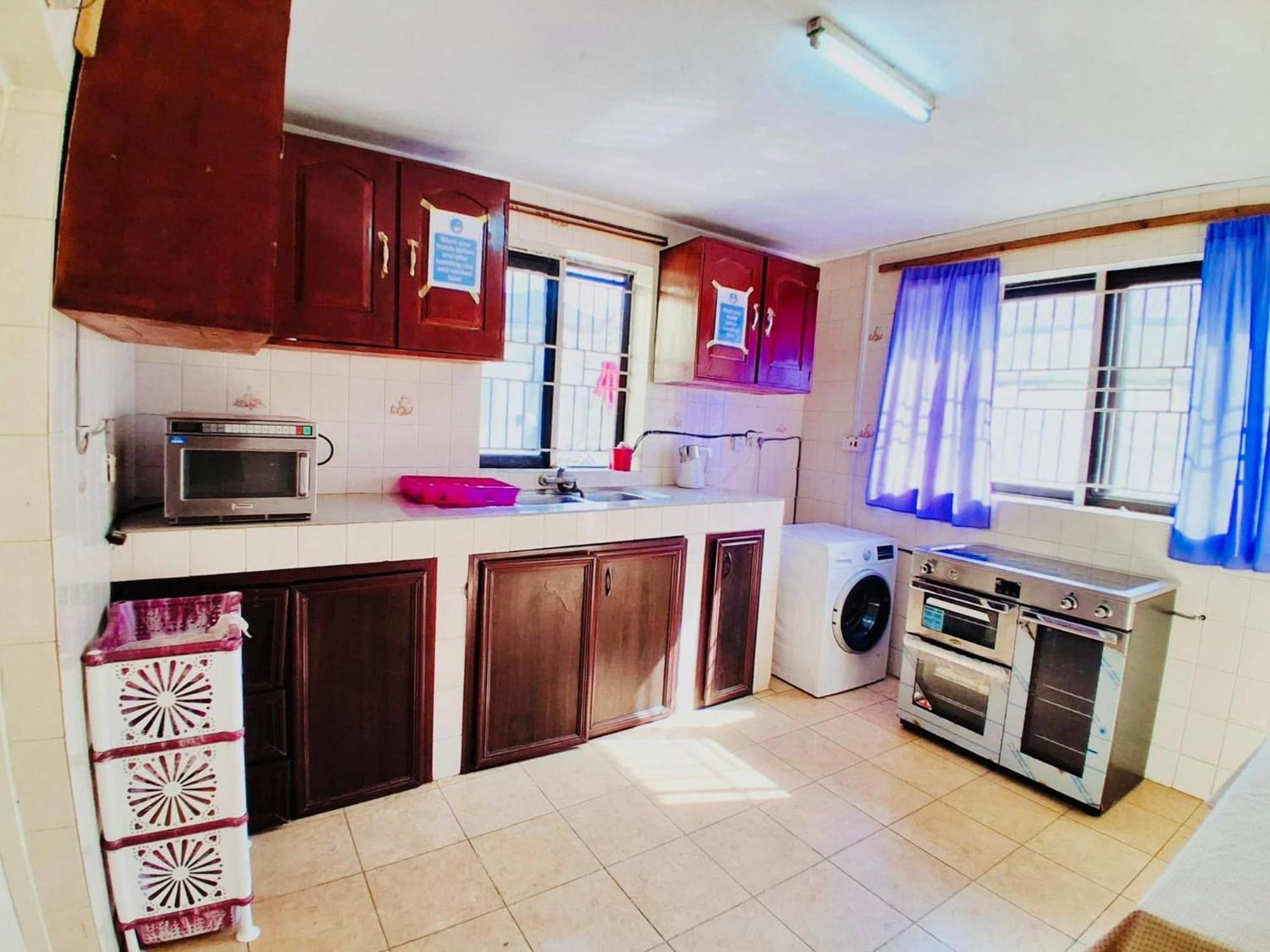 Zunox Guest House Фритаун Экстерьер фото