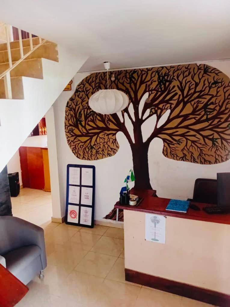 Zunox Guest House Фритаун Экстерьер фото