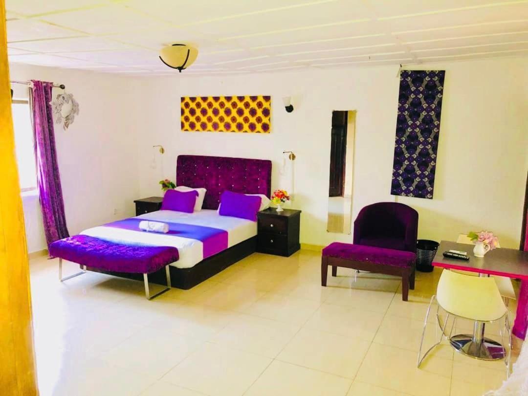Zunox Guest House Фритаун Экстерьер фото